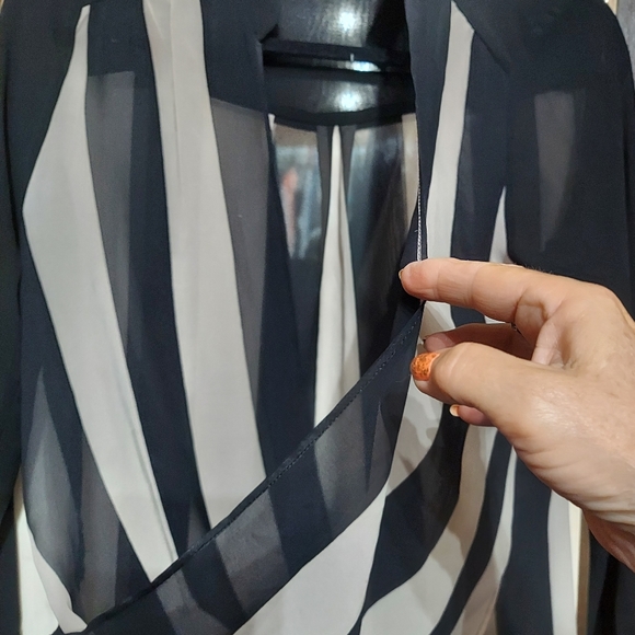 Blouse Low V Neck S - Picture 3 of 3